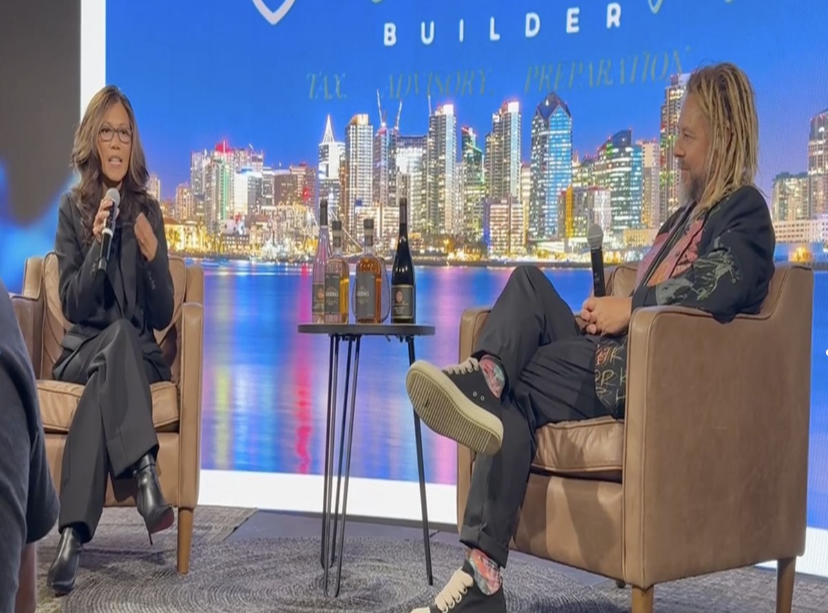 Alexis in a fireside chat on stage with Kelly Cardenas